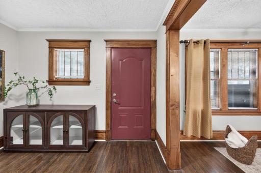 979 Saint Anthony Avenue, Saint Paul, MN 55104