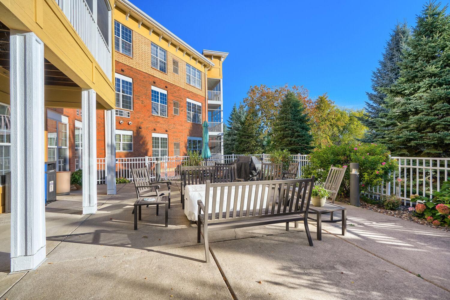 Patio W/Grills & Gas Firepit