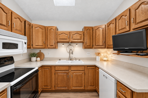Warm Oak Kitchen enhanced with Ai to show new countertops & flooring