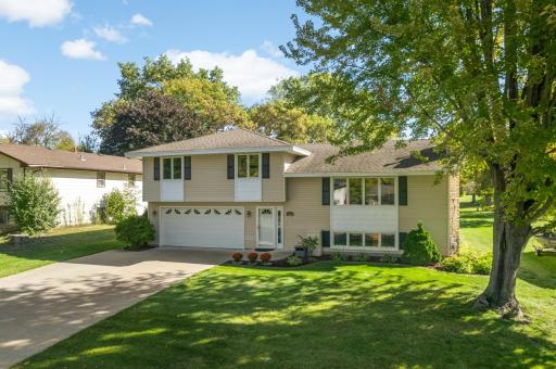 6624 Edgemont Boulevard N, Brooklyn Park, MN 55428
