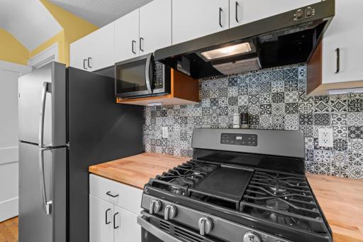 Featuring newer appliances, soft close drawers, and pull-out shelving.