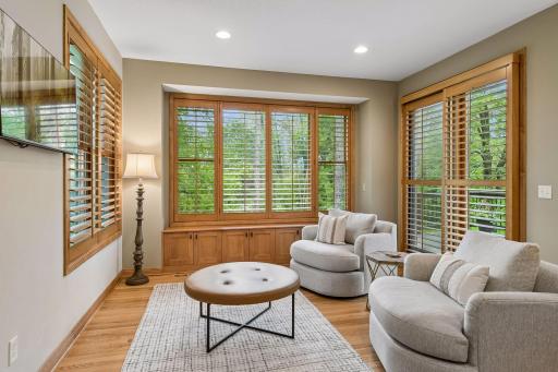 9001 Springwood Drive, Woodbury, MN 55125
