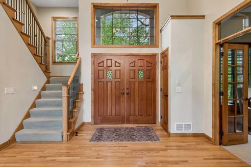 9001 Springwood Drive, Woodbury, MN 55125