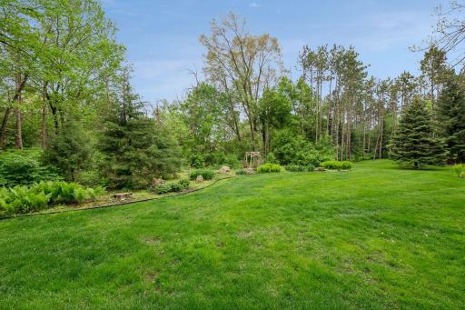 9001 Springwood Drive, Woodbury, MN 55125