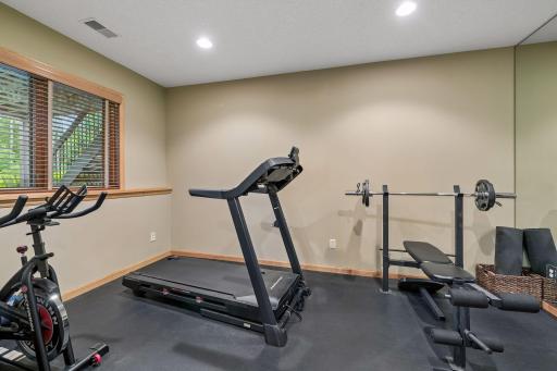 9001 Springwood Drive, Woodbury, MN 55125
