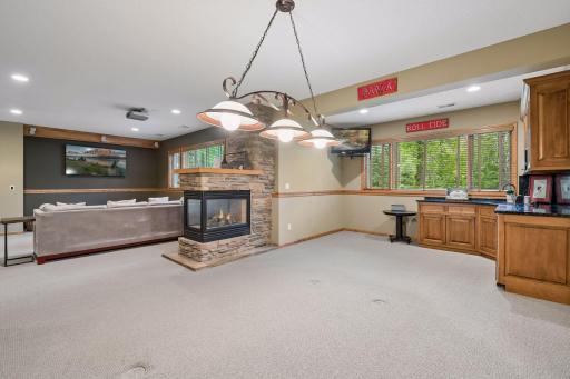 9001 Springwood Drive, Woodbury, MN 55125