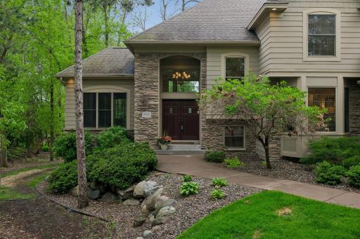 9001 Springwood Drive, Woodbury, MN 55125