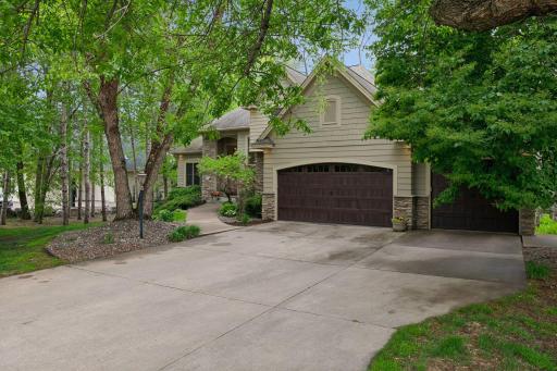 9001 Springwood Drive, Woodbury, MN 55125