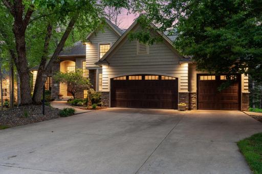 9001 Springwood Drive, Woodbury, MN 55125
