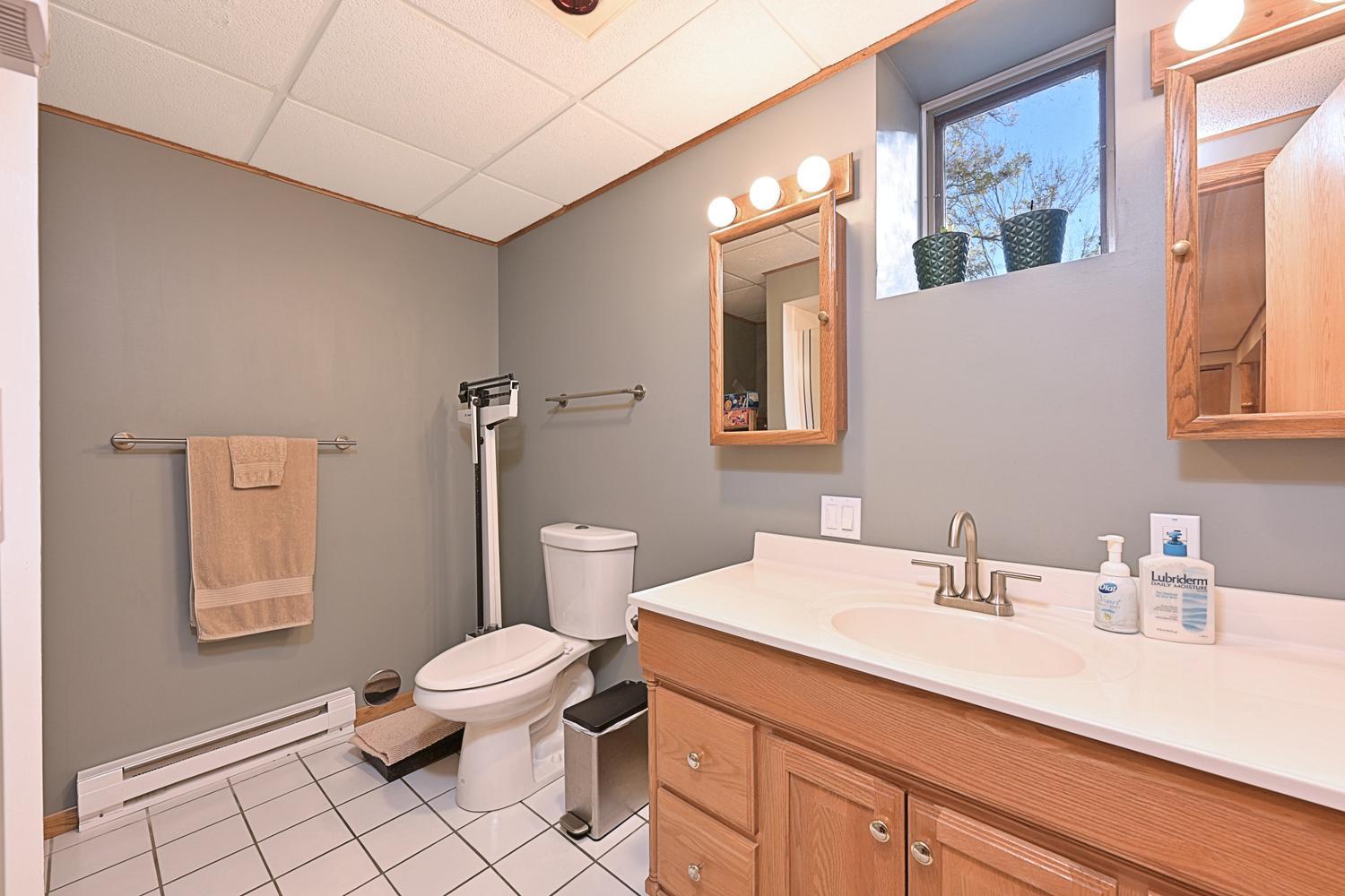 Lower level 3/4 bathroom