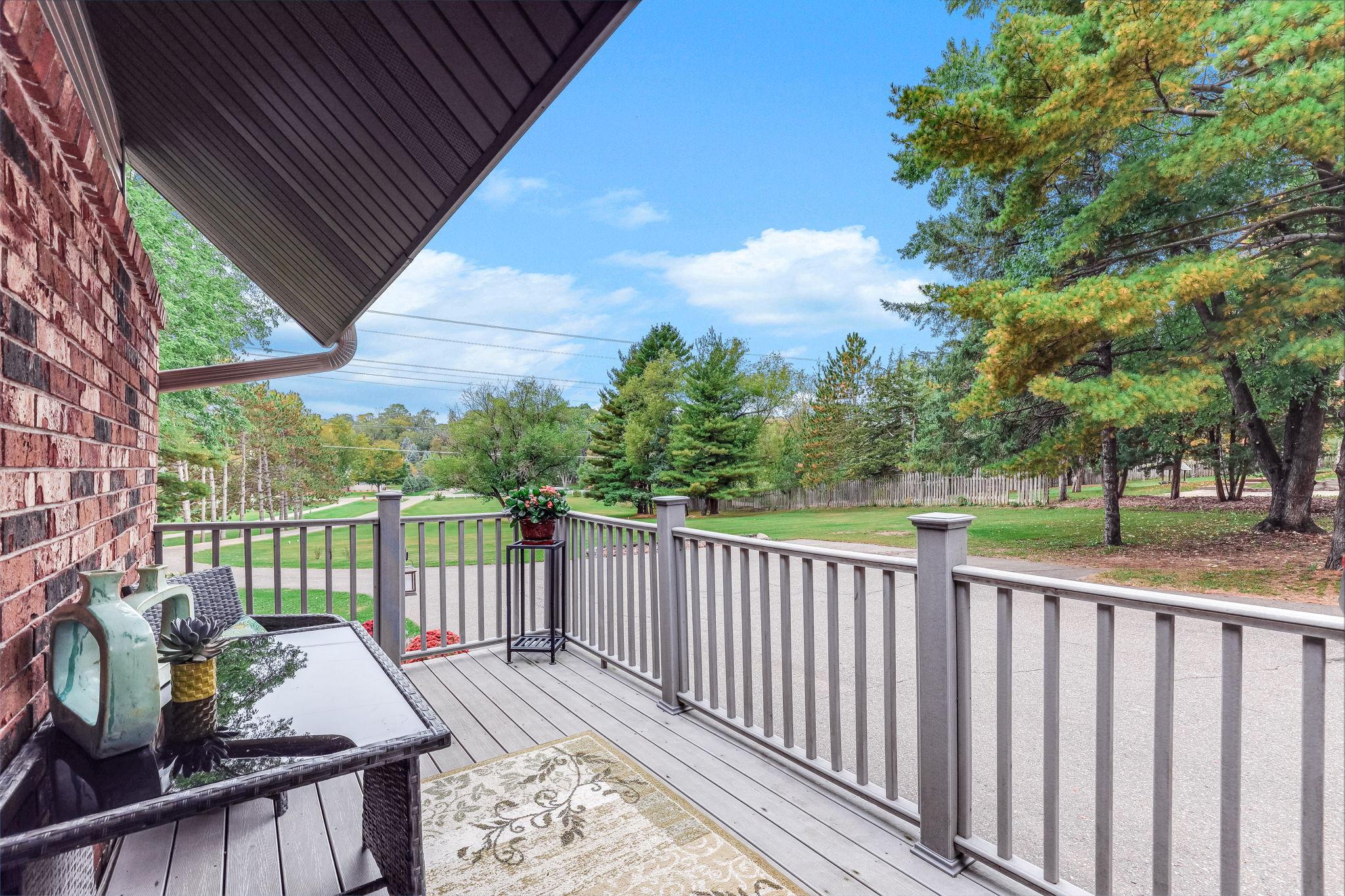 Huge front yard. Private