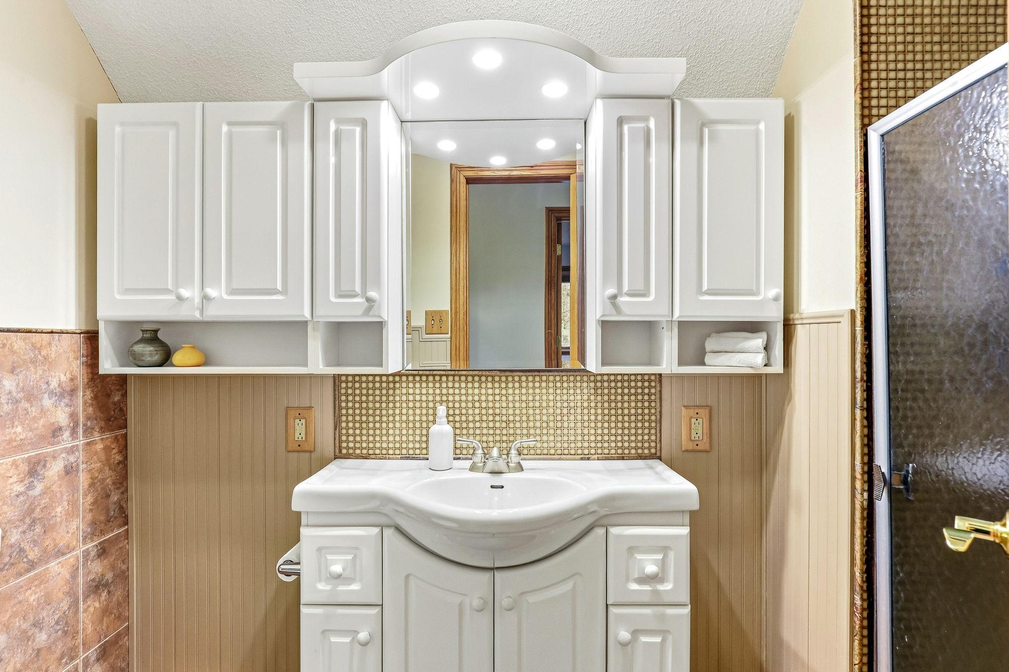 2nd floor 3/4 bath