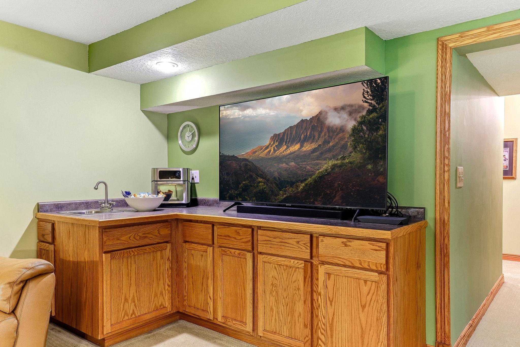 Wet bar area