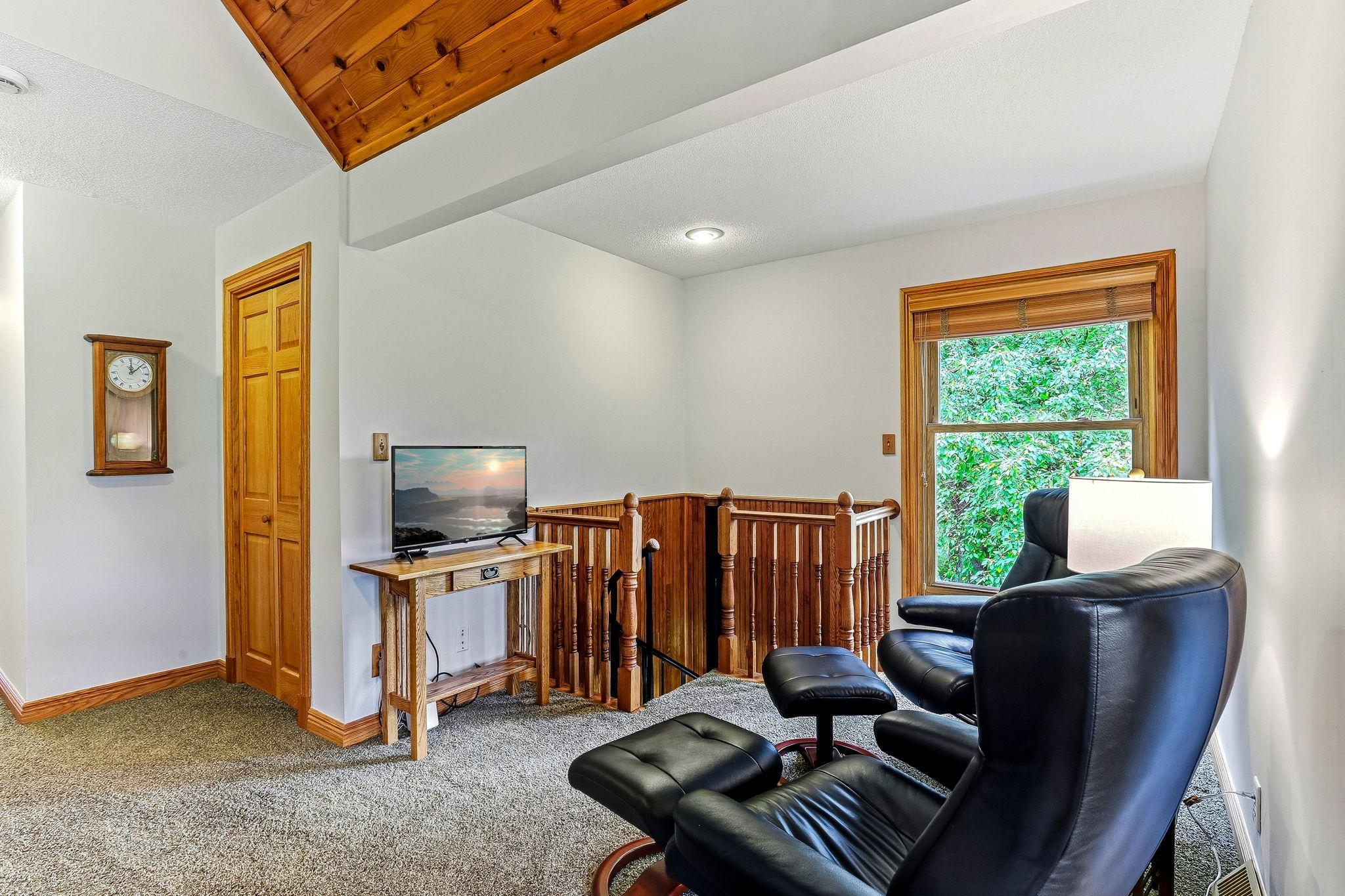 31-web-or-mls-1401-Omaha-Ave-31.jpg