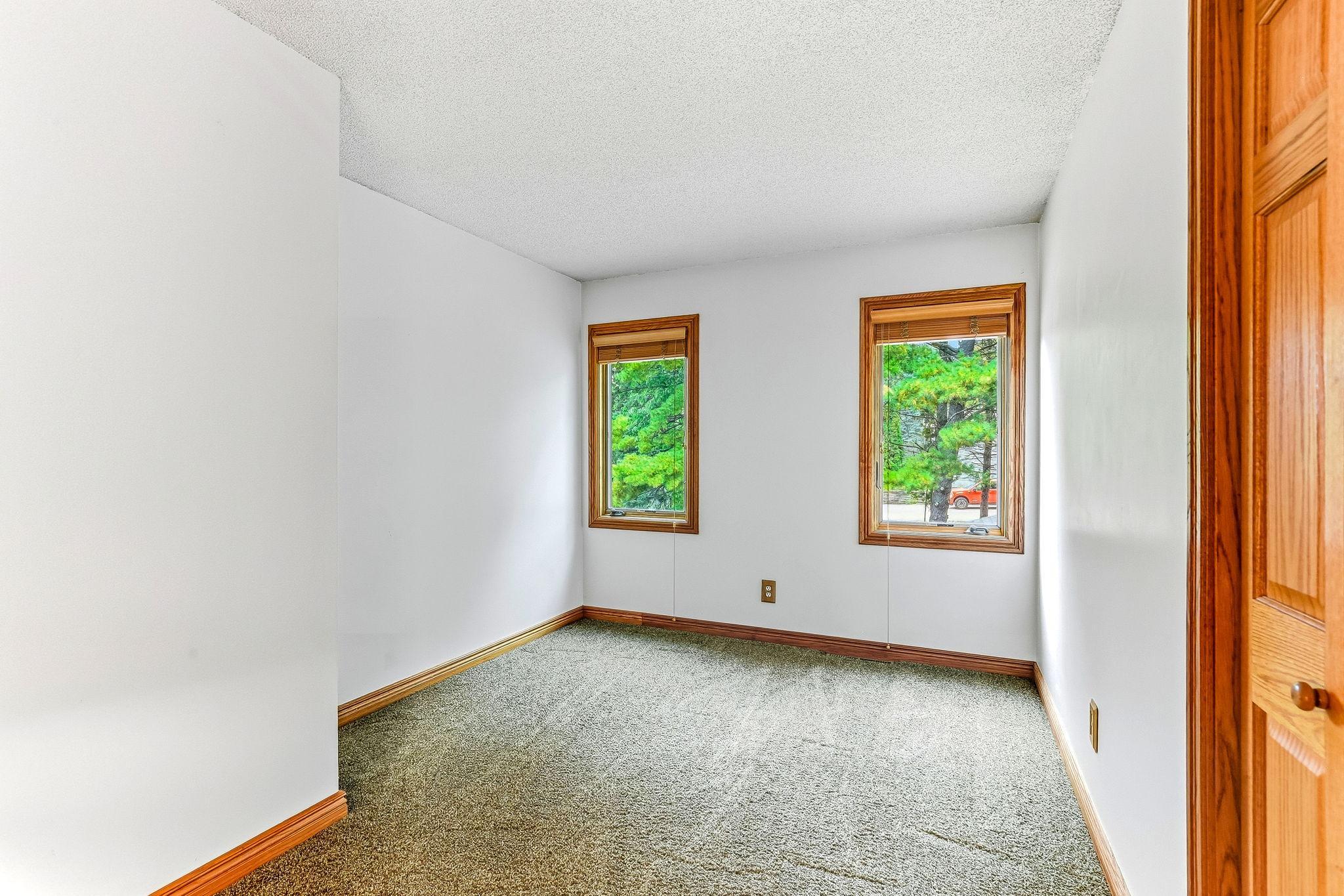 37-web-or-mls-1401-Omaha-Ave-37.jpg