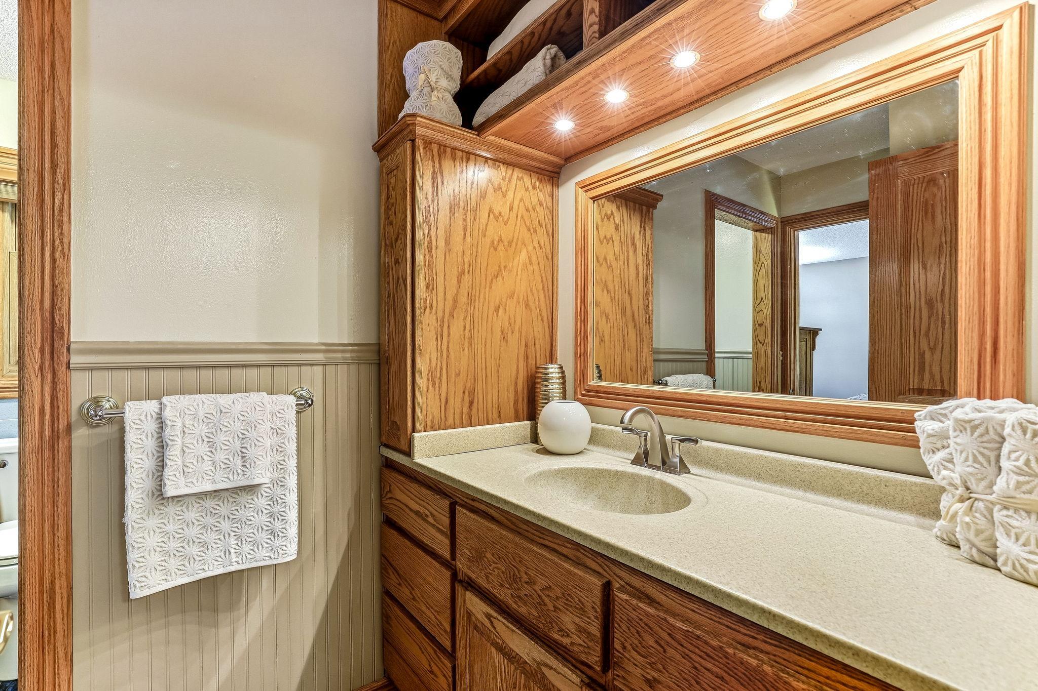27-web-or-mls-1401-Omaha-Ave-27.jpg
