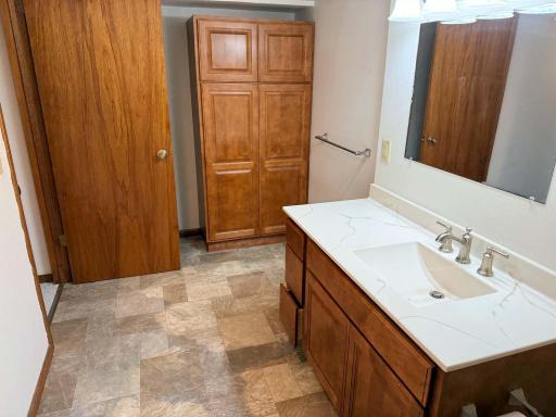 1223 S Jefferson Street, New Ulm, MN 56073