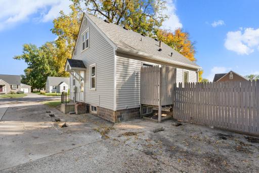 918 3rd Street SW, Waseca, MN 56093