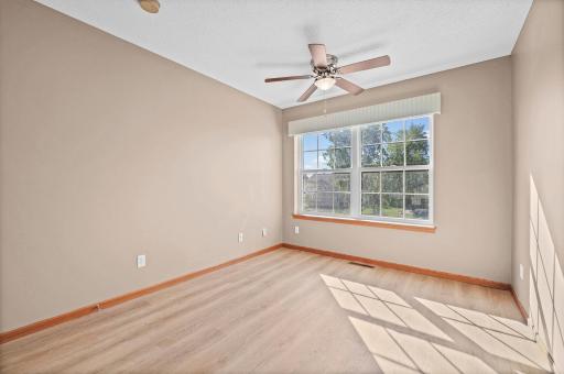 941 Newport Avenue, Shakopee, MN 55379