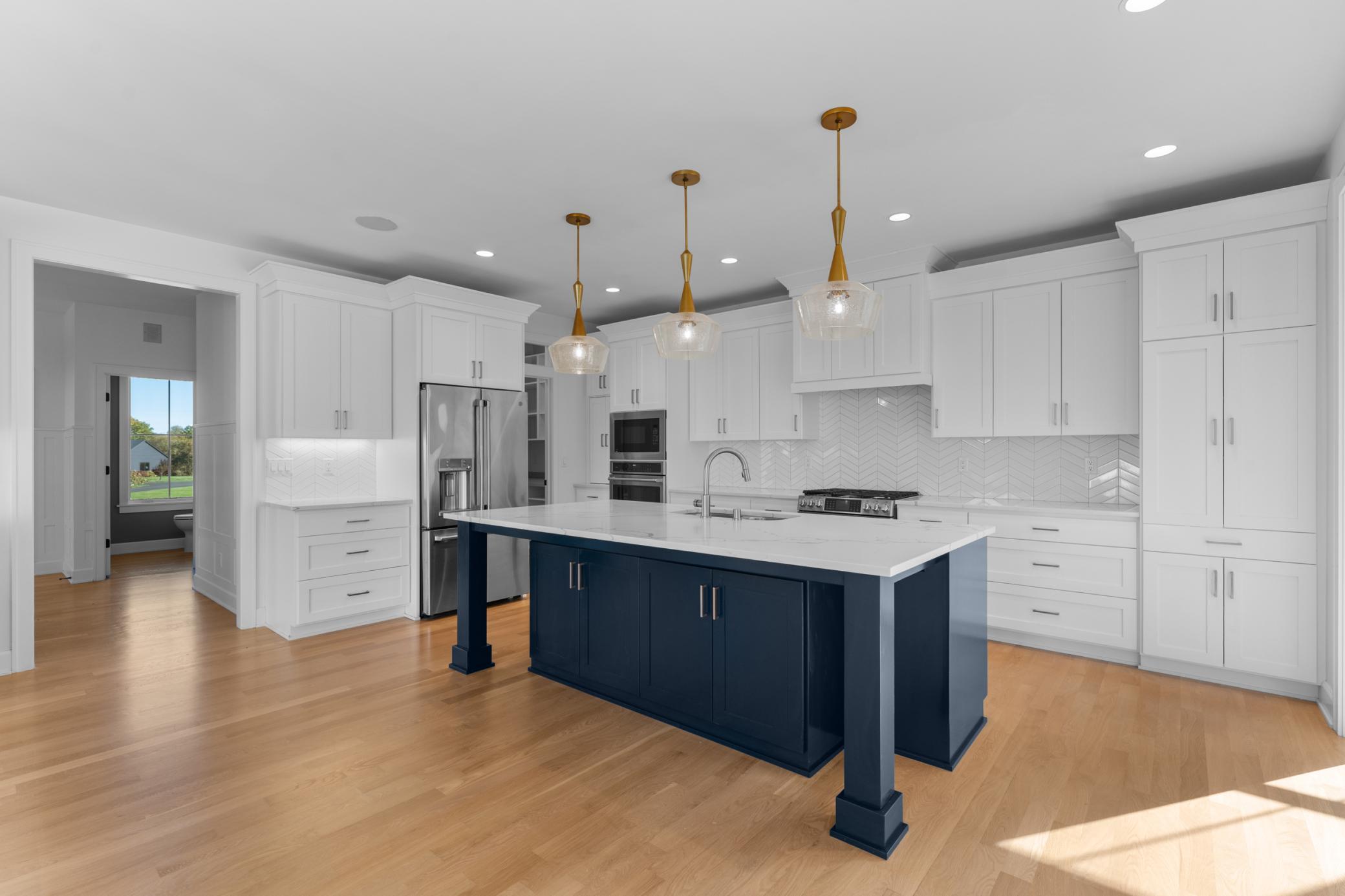 Kitchen & Center Island