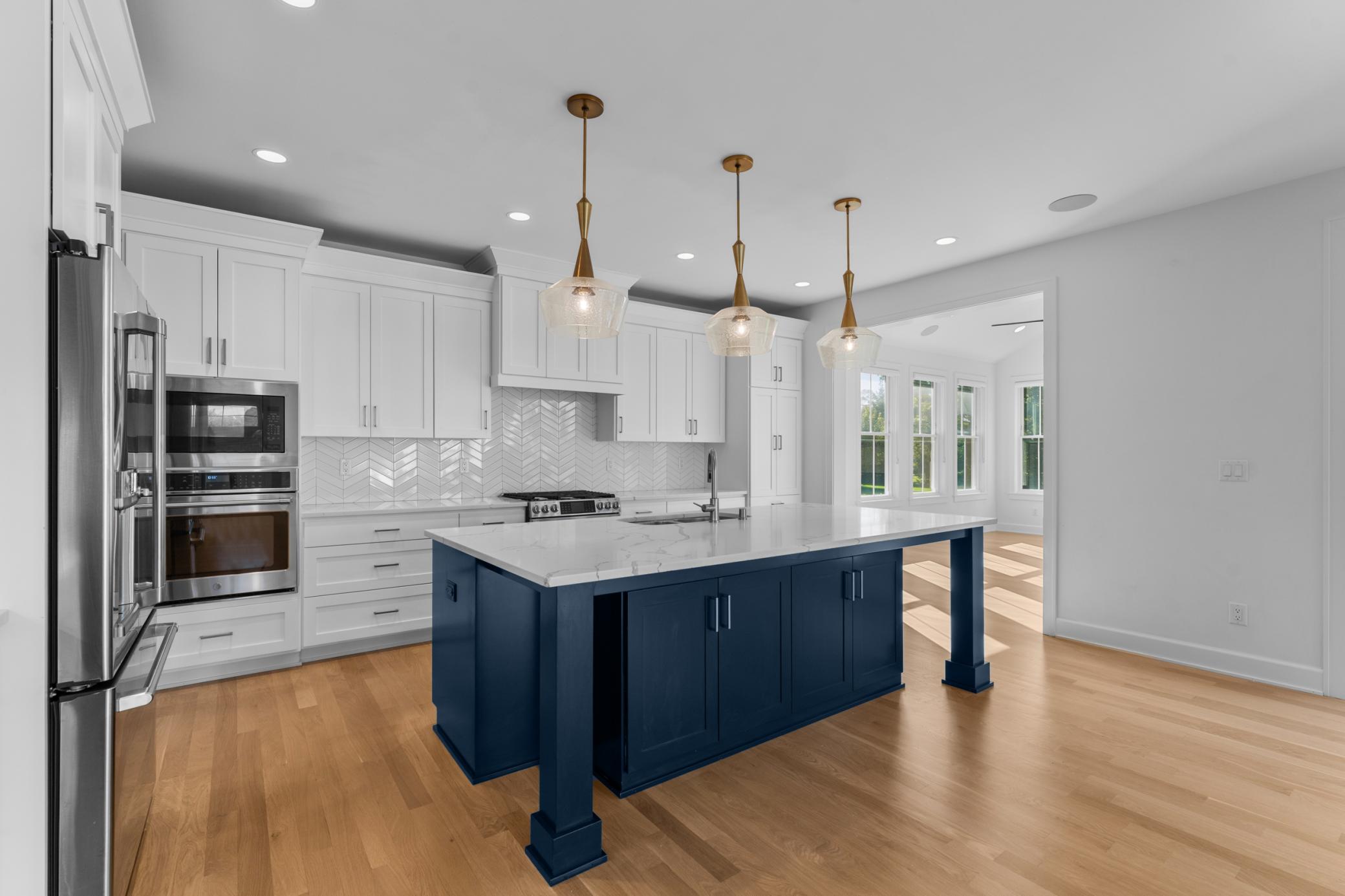 Kitchen with Expansive Kitchen Island