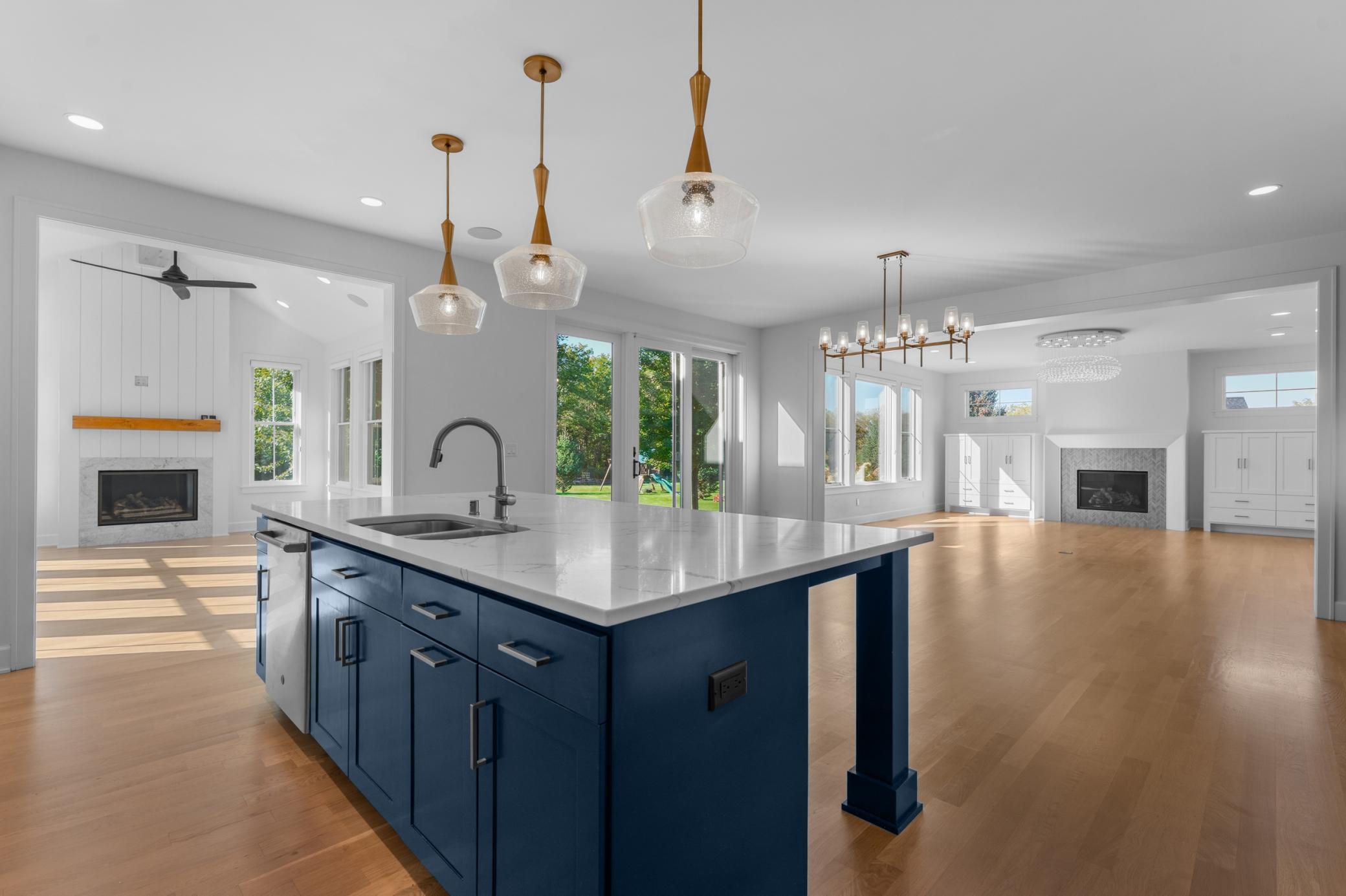Kitchen Island & Open Concept Main Level