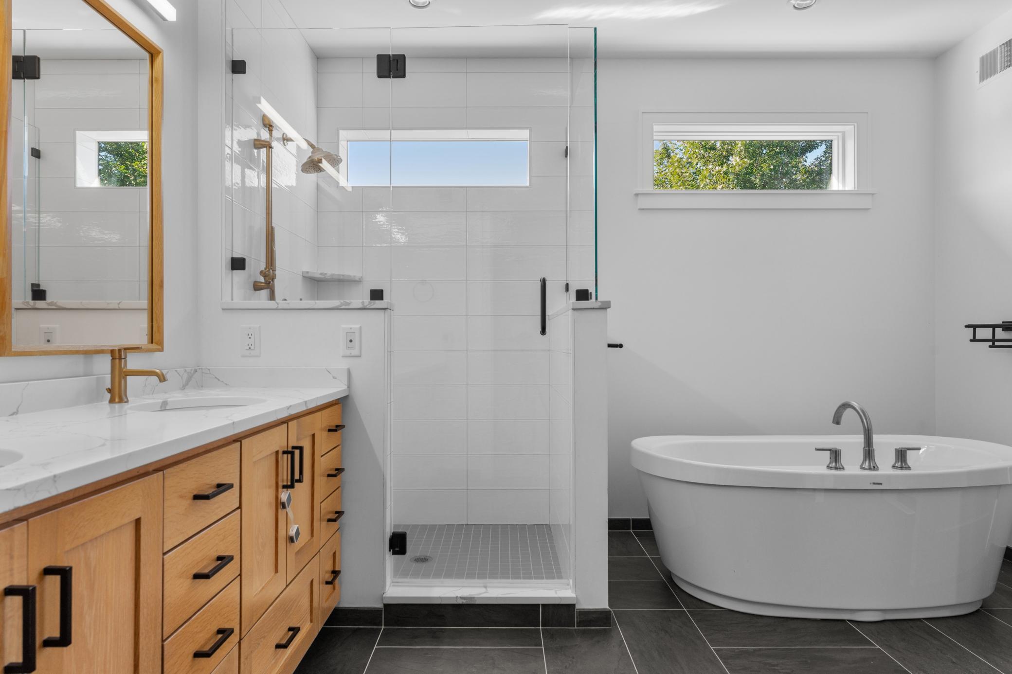 Primary Ensuite-Soaking Tub & Separate Shower
