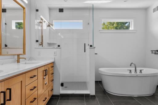 Primary Ensuite-Soaking Tub & Separate Shower