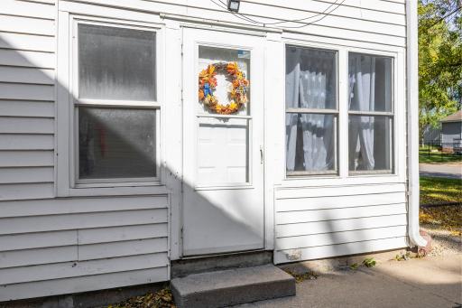 511 Ellsworth Avenue, South Haven, MN 55382