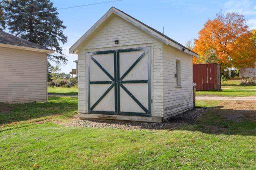 511 Ellsworth Avenue, South Haven, MN 55382