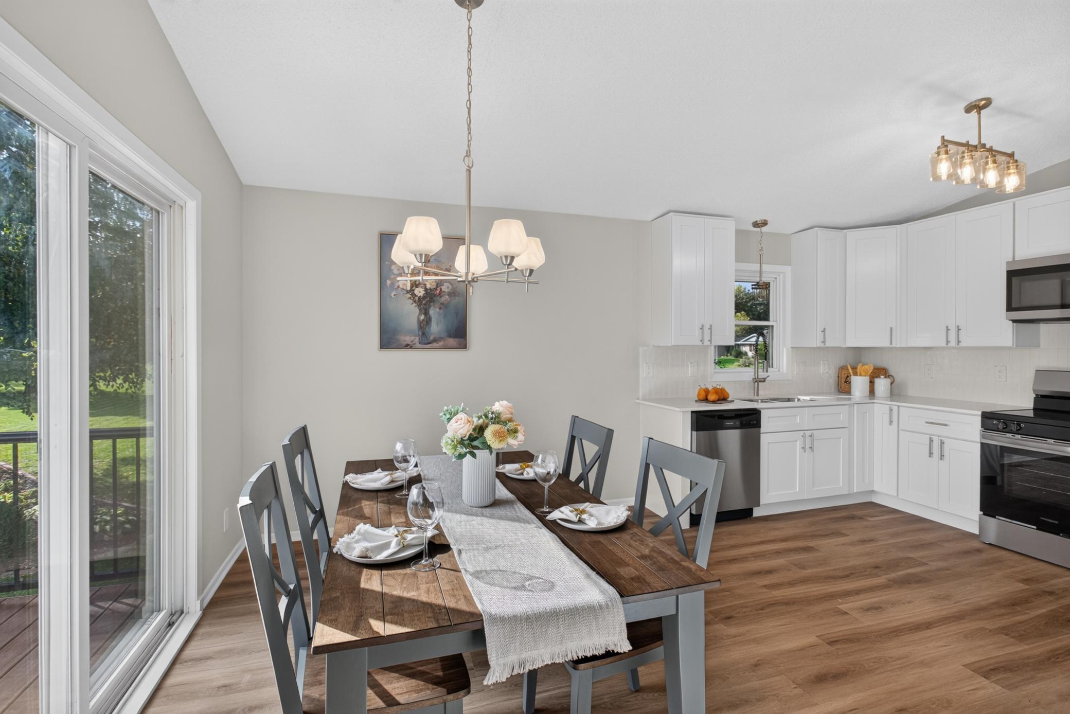 Dining area to kitchen