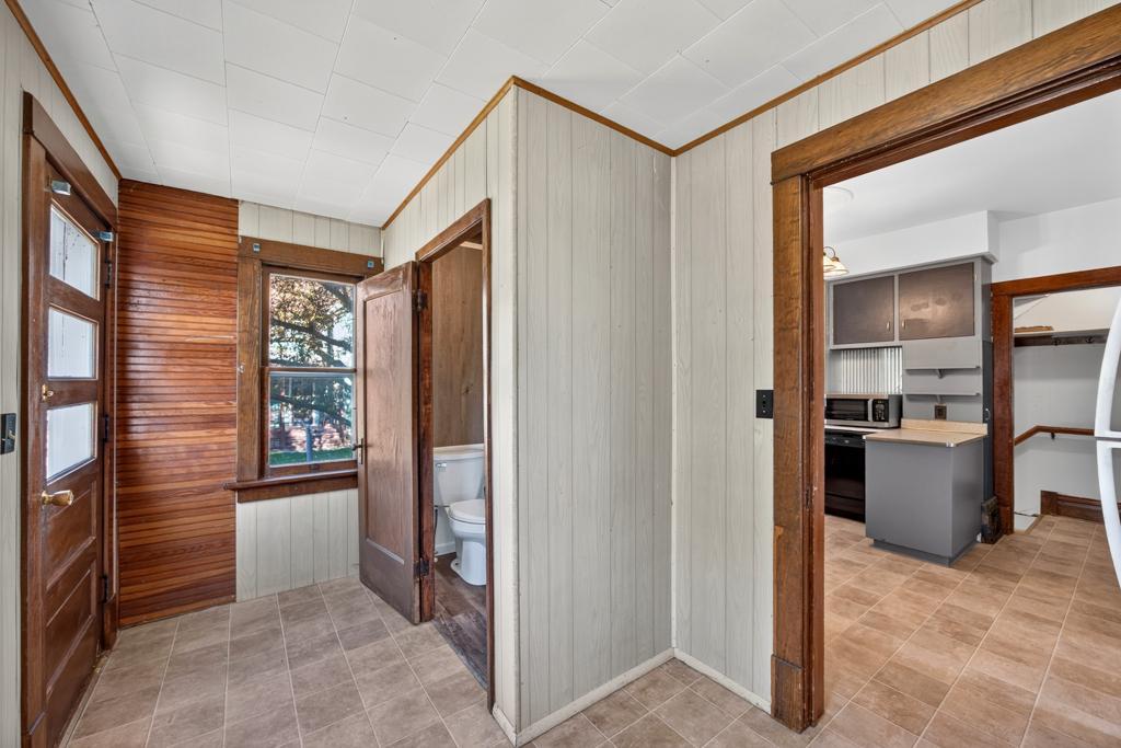 Back Entry/1/2 Bath/Kitchen