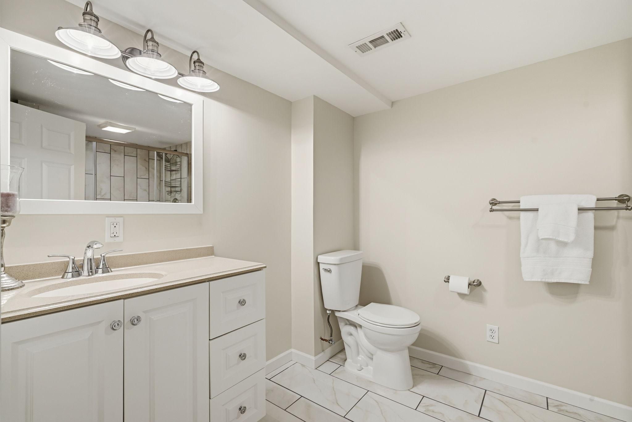 another look at the lower 3/4 bath