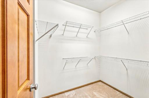 10801 Thone Road, Woodbury, MN 55129