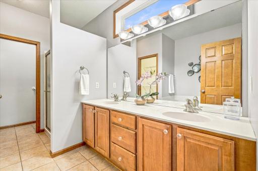 10801 Thone Road, Woodbury, MN 55129