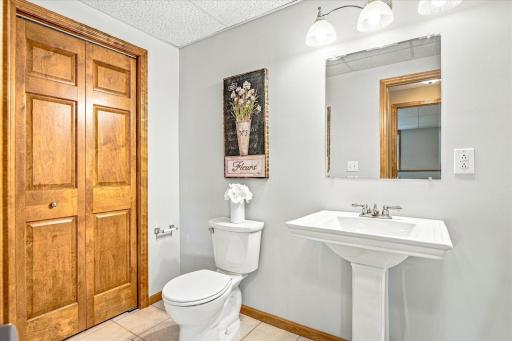 10801 Thone Road, Woodbury, MN 55129