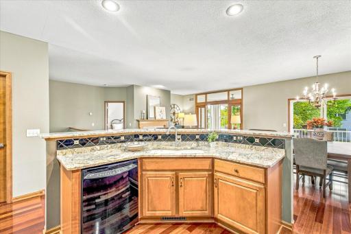 10801 Thone Road, Woodbury, MN 55129