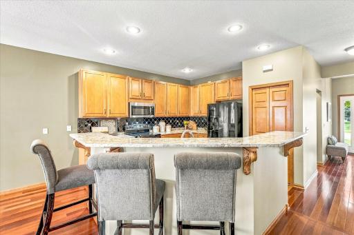 10801 Thone Road, Woodbury, MN 55129