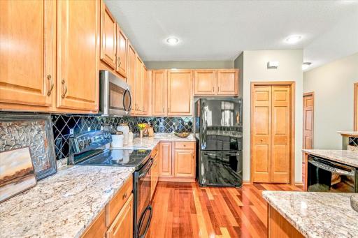 10801 Thone Road, Woodbury, MN 55129