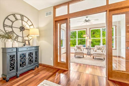 10801 Thone Road, Woodbury, MN 55129