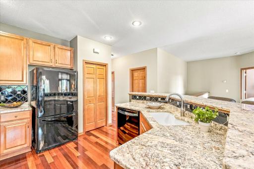10801 Thone Road, Woodbury, MN 55129