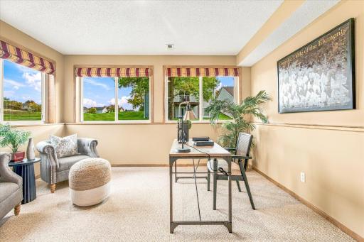 10801 Thone Road, Woodbury, MN 55129
