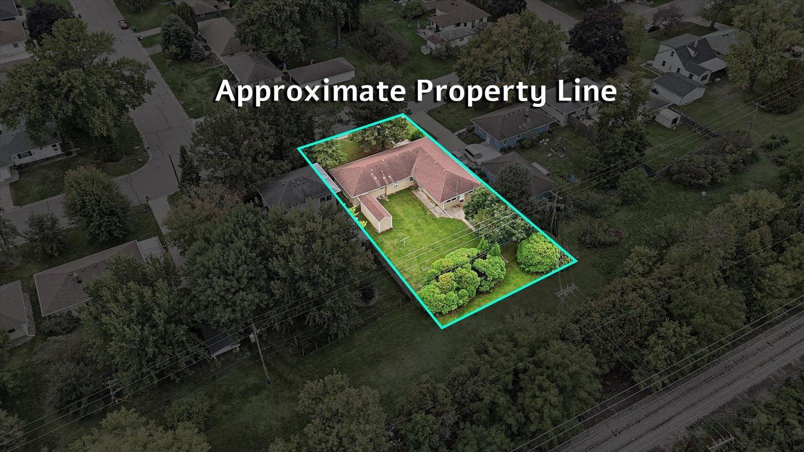 14-1677 Rose Pl W- approximate_property_line.jpg