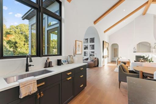 9270 Kiowa Trail, Chanhassen, MN 55317