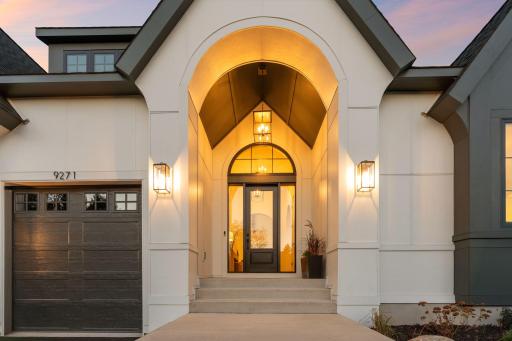 9270 Kiowa Trail, Chanhassen, MN 55317