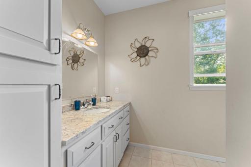 Mainfloor full bath with Granite counters