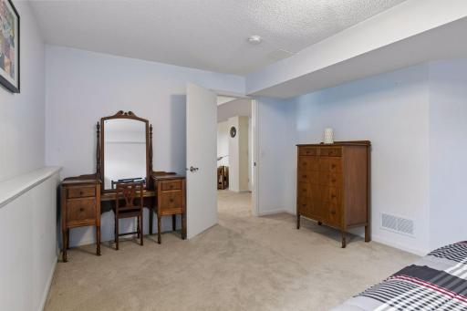 957 Lake Ridge Bay, Woodbury, MN 55129