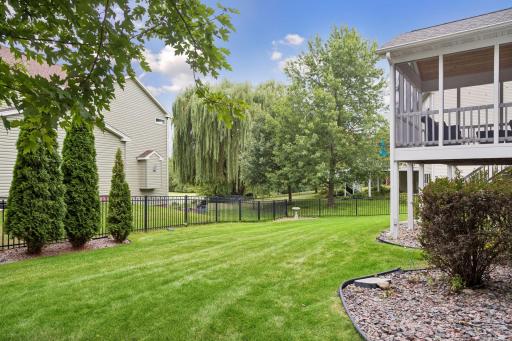 957 Lake Ridge Bay, Woodbury, MN 55129