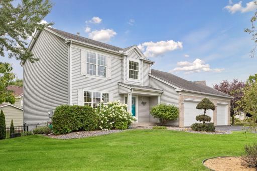 Welcome home to 957 Lake Ridge Bay! A beautifully maintained two story home in the heart of Woodbury, with spacious living areas and thoughtful updates throughout.