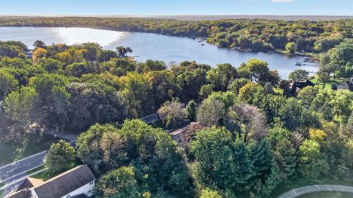 9270 Kiowa Trail, Chanhassen, MN 55317